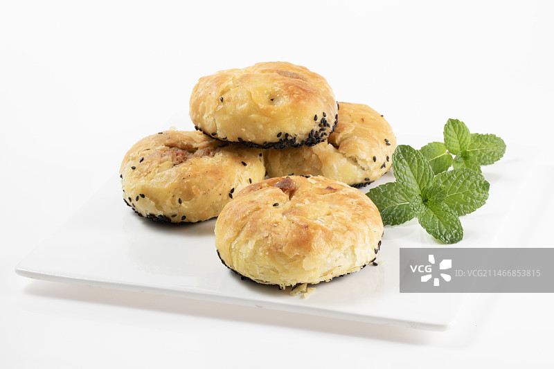 白背景上的苏式月饼椒盐图片素材