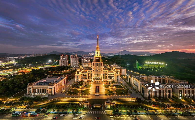 深圳北理莫斯科大学深圳校区日落夜景全景图片素材