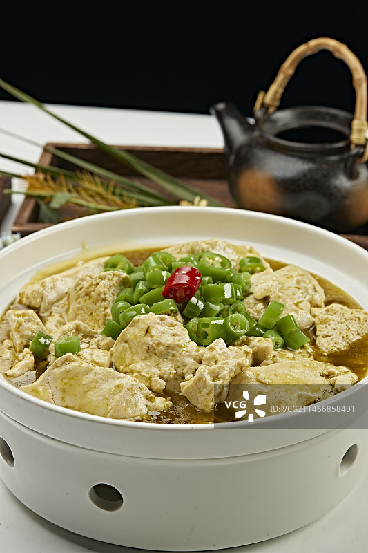 藤椒清油汤煮懒豆腐图片素材