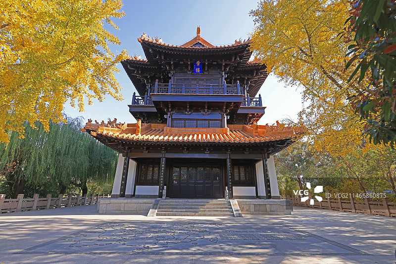 徐州黄楼，位于市区古黄河南岸，当时的黄河水患严重，因土能克水，故涂上黄土，取名黄楼。如今已成地标建筑图片素材