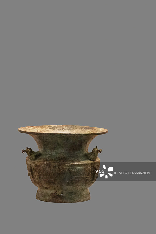 河南辉县，商代后期青铜器，三鸟铜尊图片素材