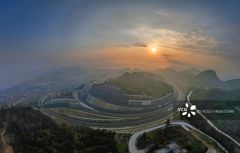 贵州金沙县城两座立交两座大桥构成奇观路网贵州桥梁筑路四通八达图片素材