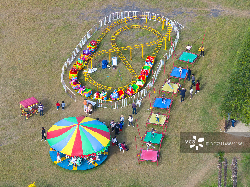湖南省岳阳市临湘“菊博园”内游乐场图片素材