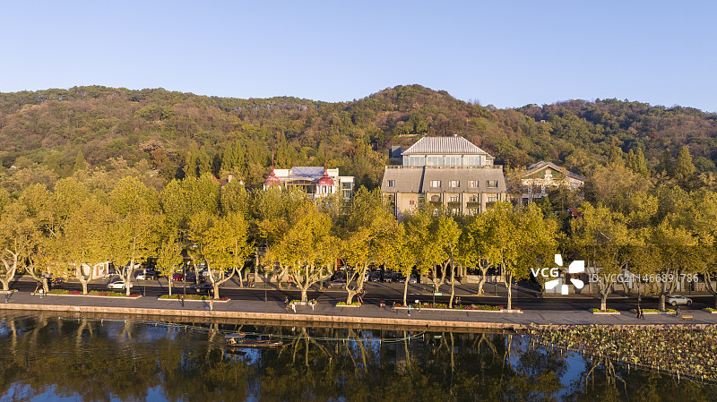 西湖秋冬季航拍新新饭店阳光直射图片素材