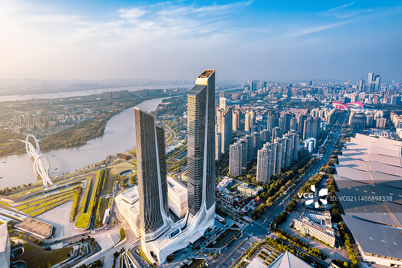 中国江苏南京南京青奥中心和南京眼大桥城市天际线航拍图片素材