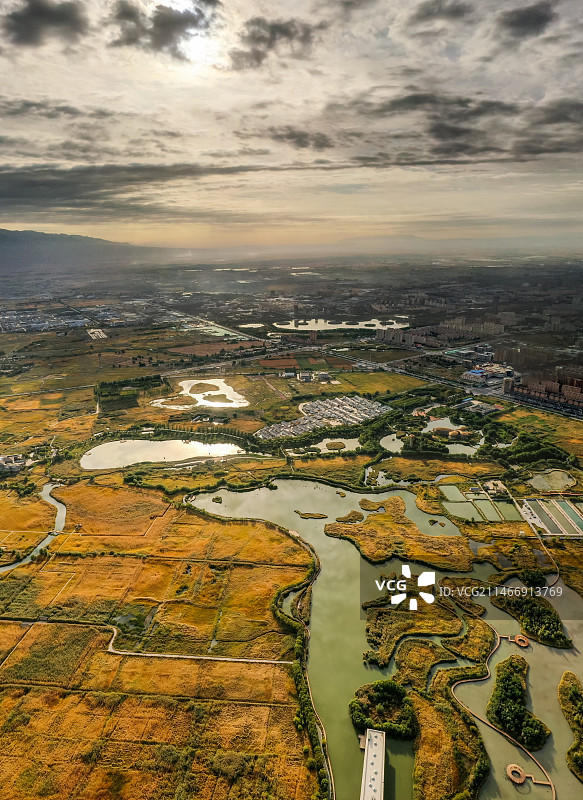 甘肃张掖滨河新区秋景图片素材