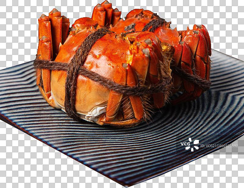 蒸好的螃蟹放在盘子里图片素材