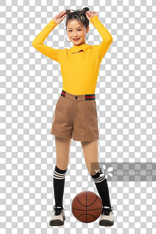 年轻女孩和篮球图片素材