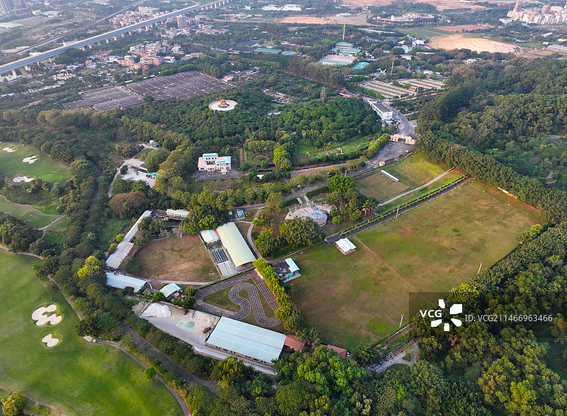广东省深圳市光明区农场大观园高尔夫球会回归纪念亭公园航拍图片素材