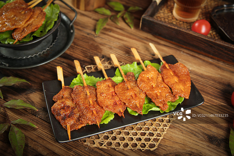 深底上的鸡柳图片素材