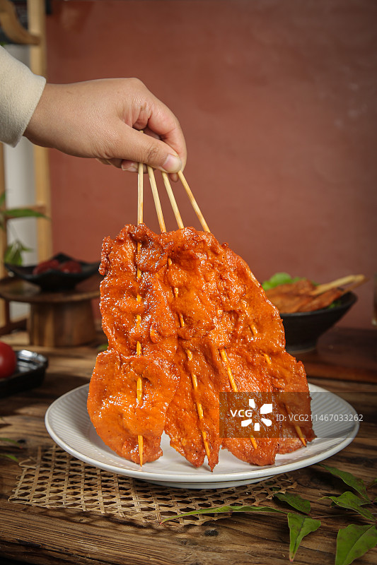 深底上的鸡柳图片素材