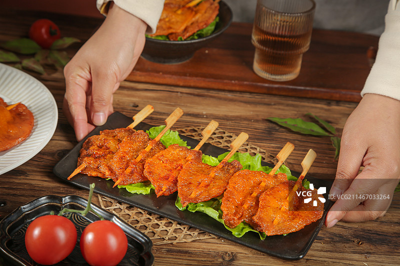 深底上的鸡柳图片素材