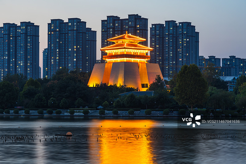 枣庄东湖公园中兴阁图片素材