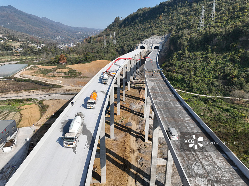 贵州省道真仡佬族苗族自治县，渝湘复线高速武道段洛龙互通风光图片素材