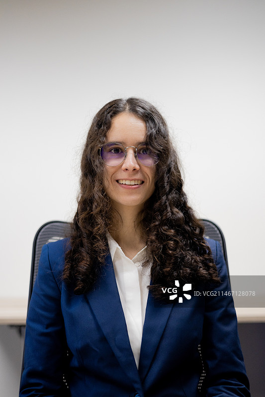 在美国德克萨斯州科珀斯克里斯蒂办公室里自信的女商人肖像图片素材