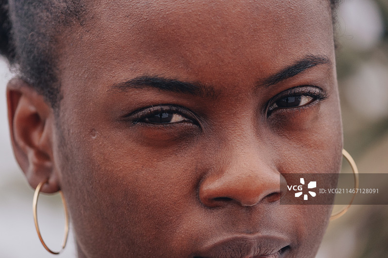 安哥拉贝拉斯的年轻男子特写图片素材