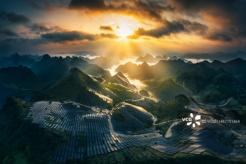 航拍清洁能源光伏发电图片素材