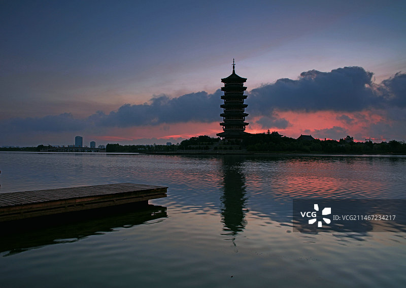 水上烟云图片素材