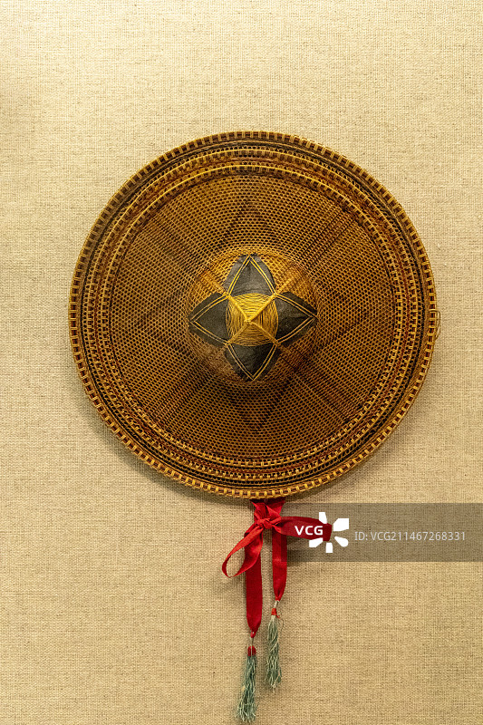 上海市博物馆少数民族工艺馆：畲族竹编斗笠（20世纪下半叶，福建霞浦，福建省博物馆捐赠）图片素材