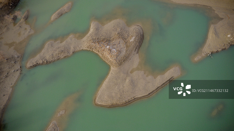 新疆塔克拉玛干沙漠湿地图片素材