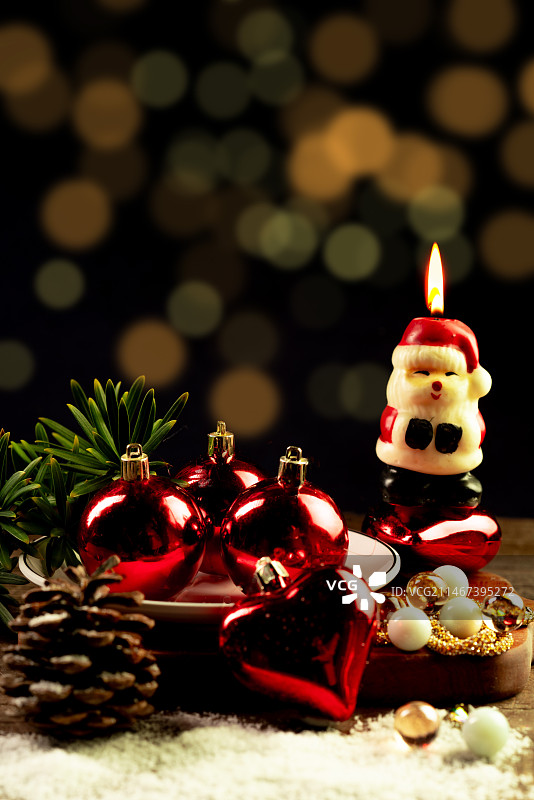 圣诞节氛围。   镜头记录下的节日氛围都让人心生暖意。这是一种美好，一种温馨，一种只属于圣诞的感觉。图片素材