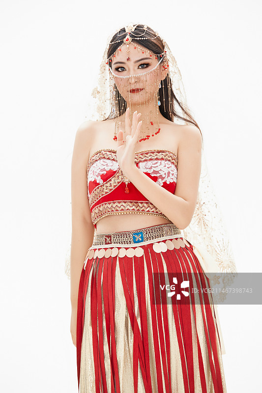 穿着印度传统风格服饰的肚皮舞演员图片素材