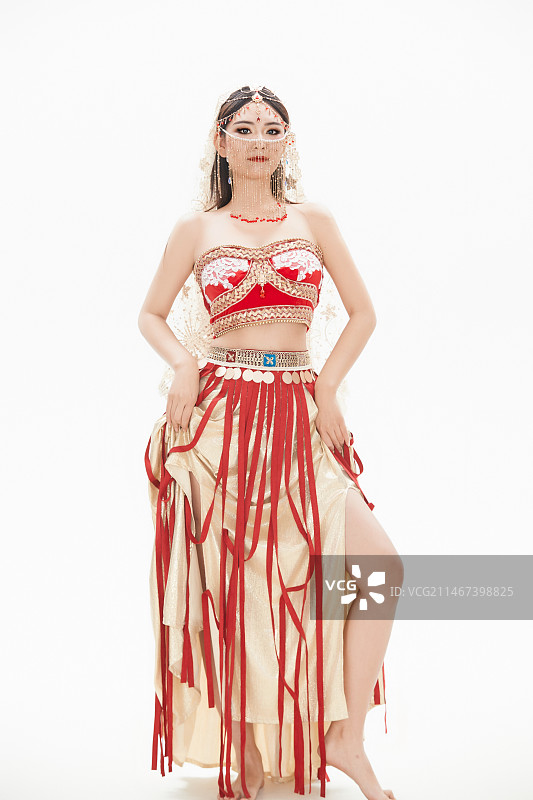 穿着印度传统风格服饰的肚皮舞演员图片素材