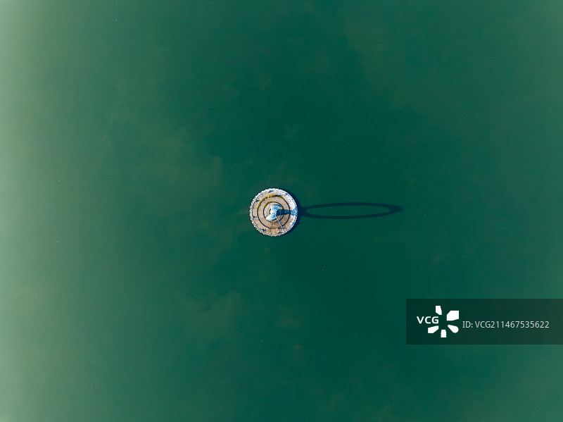 上海临港 滴水湖湖心雕塑 《水滴》 滴水之心图片素材