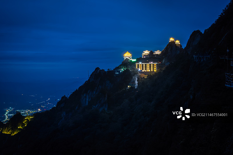 河南洛阳，老君山玉皇顶夜景远眺图片素材
