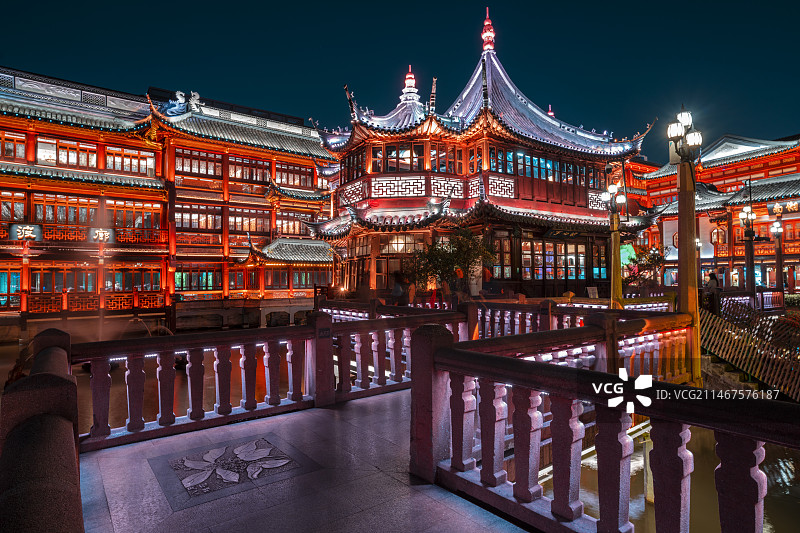 中国上海黄浦区全国重点文物保护单位豫园夜景图片素材