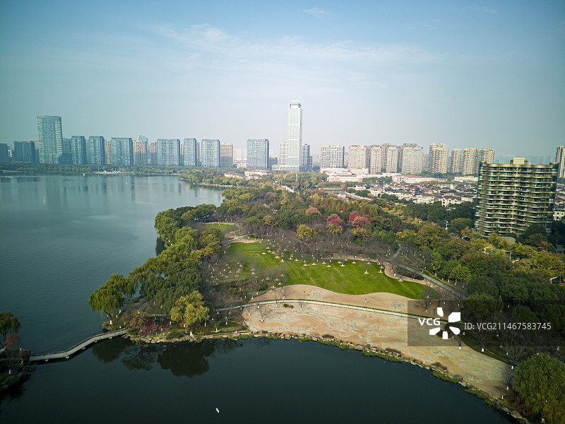 航拍深秋的绍兴柯桥瓜渚湖图片素材