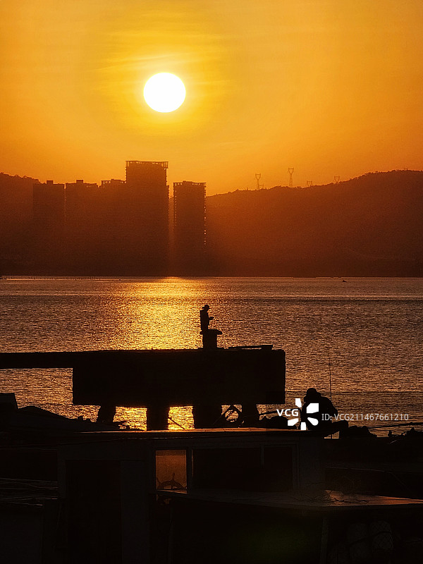 夕阳下的剪影图片素材