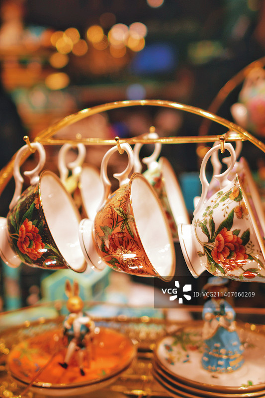 精致的珐琅彩咖啡杯图片素材