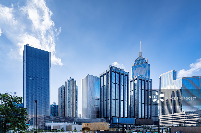 现代城市商务区写字楼建筑外部特写图片素材