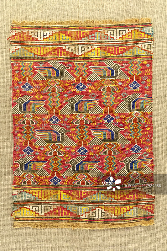 上海市博物馆少数民族工艺馆：土家族织锦阳雀花被面料（20世纪下半叶，湖南龙山）图片素材