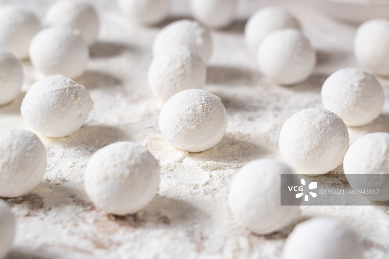 元宵节做汤圆图片素材