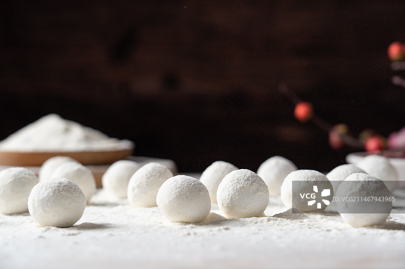 元宵节做汤圆图片素材