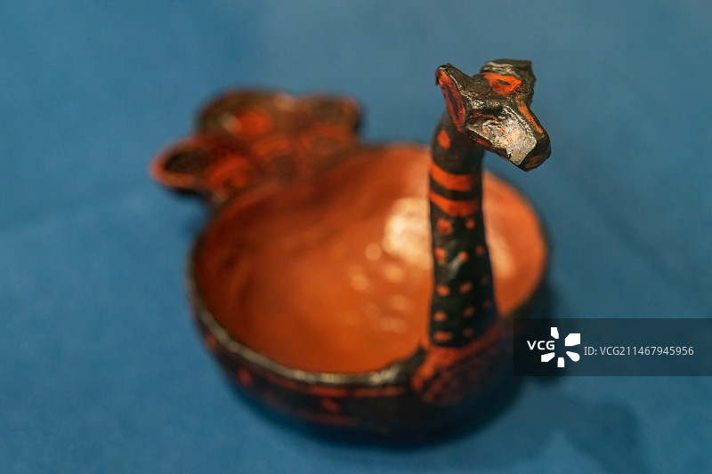 湖北云梦睡虎地秦墓M9出土，湖北省博物馆藏——兽首凤形勺（秦代）图片素材