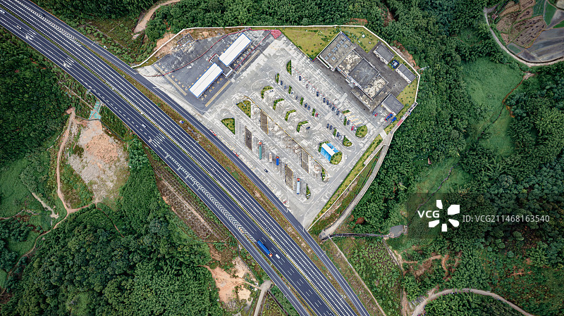 最美高速之水边服务区图片素材