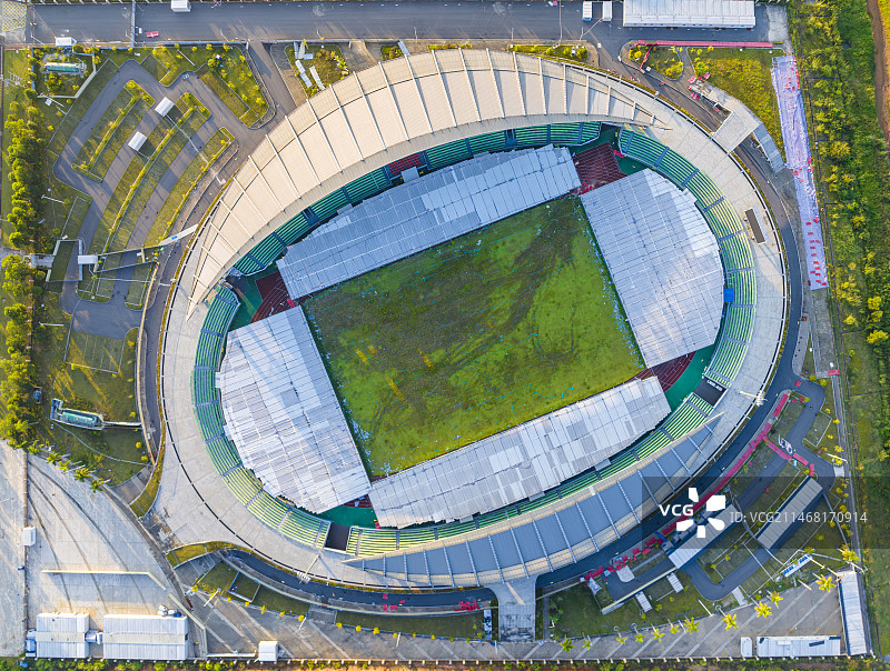 航拍视角下的体育场图片素材