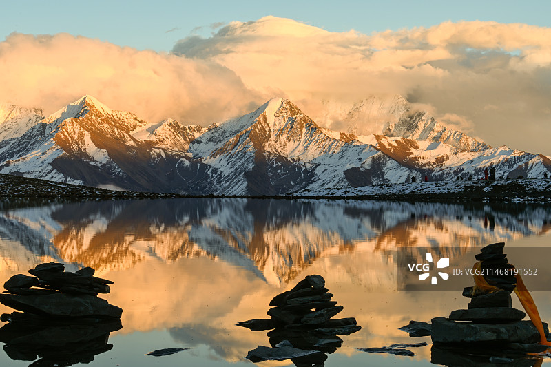 川西，冷嘎措，雪山倒影图片素材