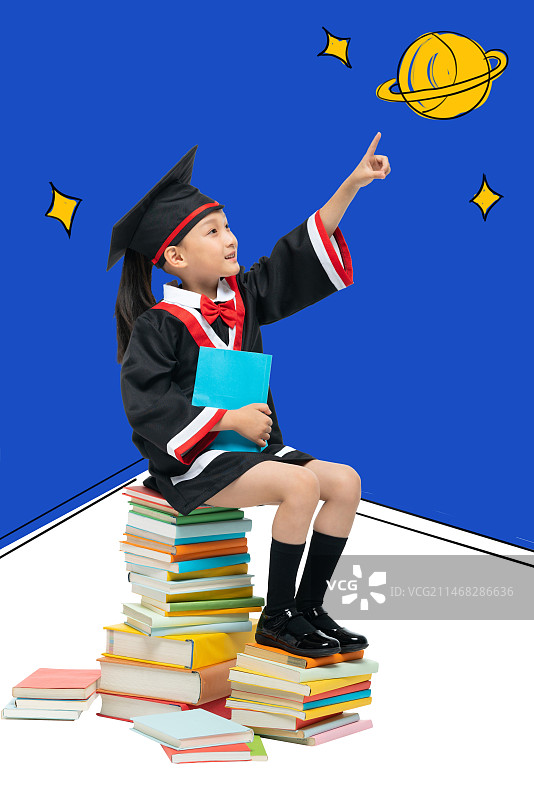 带着博士帽的女孩图片素材