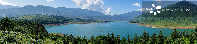 冶勒湖全景图片素材