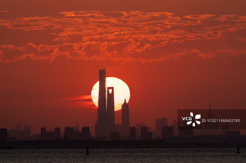 陆家嘴悬日图片素材
