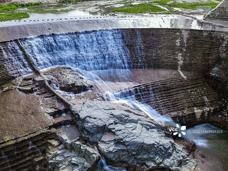 水库瀑布图片素材