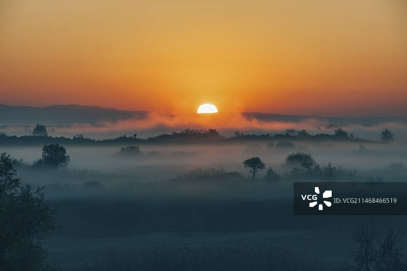 新疆阿尔泰日出风光图片素材