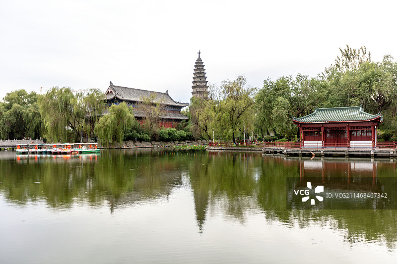 安徽蒙城万佛塔：八角楼阁式砖塔，又名插花塔图片素材