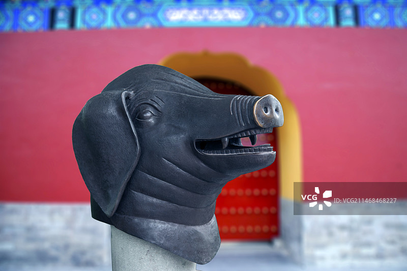 重庆市忠县石宝寨景区仿古青铜“十二生肖”像图片素材