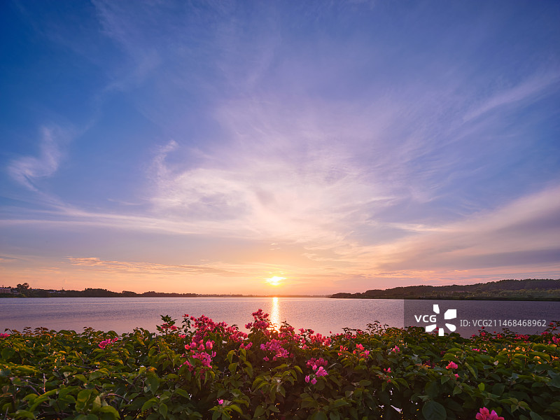 广东茂名露天矿生态公园日落图片素材