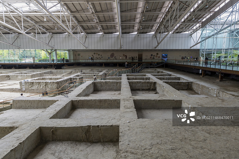 四川省成都市金沙遗址博物馆：遗迹馆展厅一角图片素材